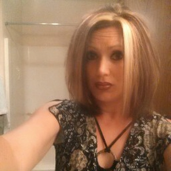 Meet your Posher, Nicole - Picture 1 of 1